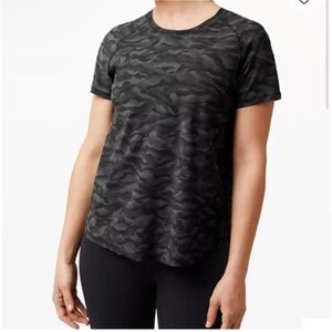 Lululemon Quick Pace Short Sleeve Camo Print Shirt Black Gray Laser Cut Size 8